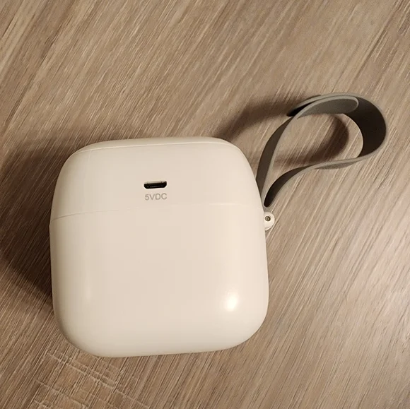 Munchkin 59s Mini Portable UV-C Sterilizer - Picture 2 of 7